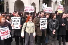 Beyazıt'ta toplanan grup "hükümeti de yıkacağız" sloganı attı