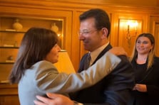 İmamoğlu'na milyonlar akıttığı Paris'in belediye başkanı destek verdi