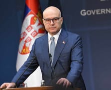 Sırbistan'da Miloš Vučević hükümeti istifa etti