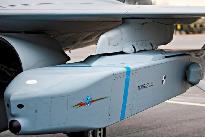 Almanya Taurus füzelerini yeniliyor