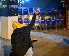 Ankara'da emniyet güçlerine taşlı saldırı düzenlendi