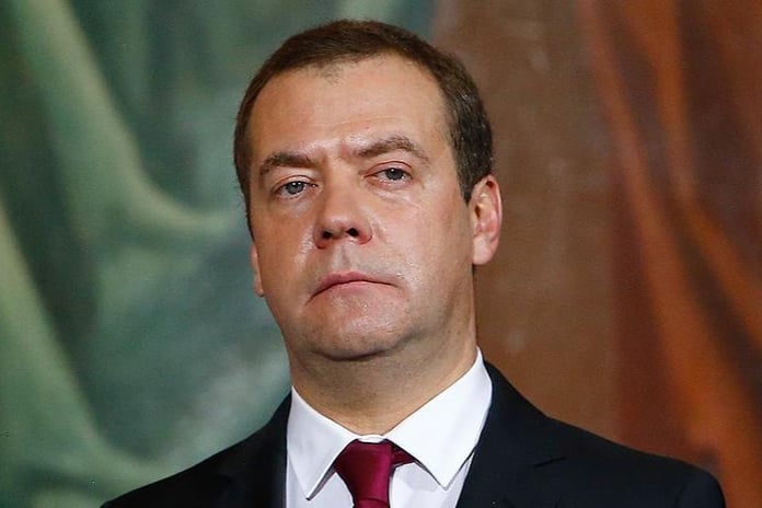 Medvedev: Macron en geç 2027'de ortadan kaybolacak