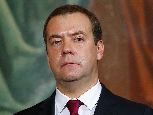 Medvedev: Macron en geç 2027'de ortadan kaybolacak