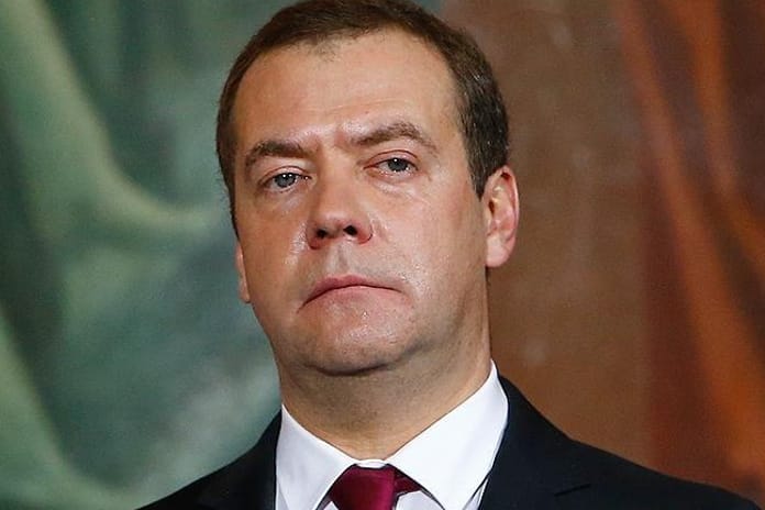 Medvedev: Macron en geç 2027'de ortadan kaybolacak