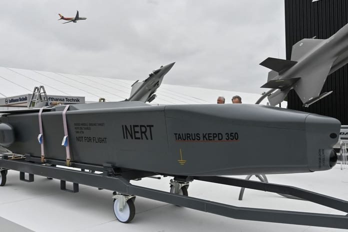 İngiltere Almanya'nın Ukrayna'ya Taurus füzeleri göndermesi planını destekliyor