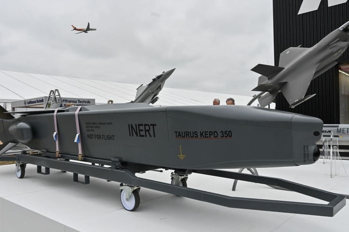 İngiltere Almanya'nın Ukrayna'ya Taurus füzeleri göndermesi planını destekliyor