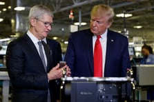 Trump, ABD'nin iPhone üretmek için gereken kaynaklara sahip olduğunu düşünüyor