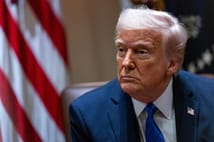 Donald Trump, ABD dışında üretilen otomobillere yüzde 25 ek gümrük vergisi uygulayacaklarını açıkladı.