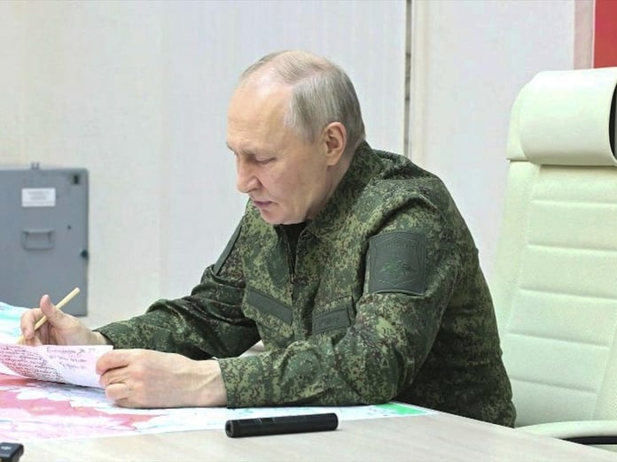 Putin'den savaşa devam mesajı: Kamuflajı giyip Kursk'u ziyaret etti