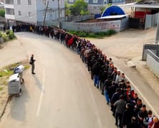 Bayramlaşma kuyruğu 1 kilometreyi buldu