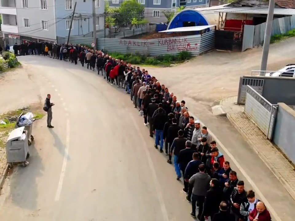 1 kilometrelik bayramlaşma kuyruğu