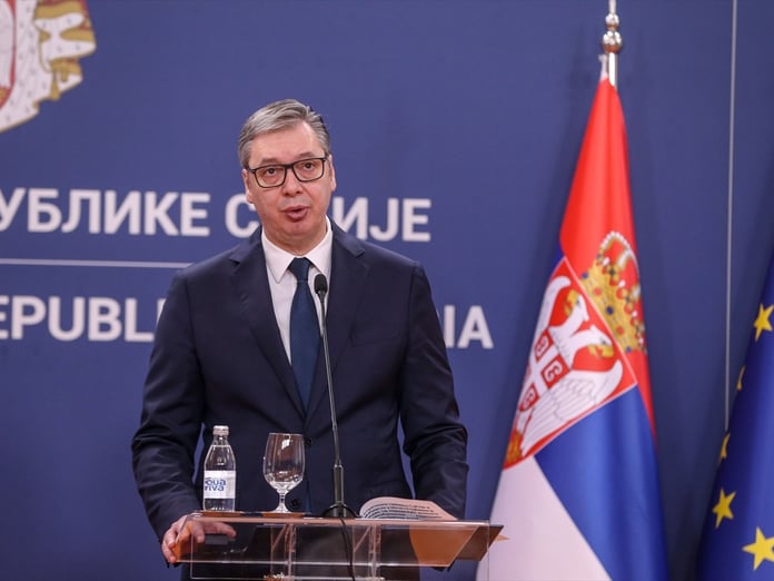 Vucic renkli devrim girişimini engellediklerini iddia etti