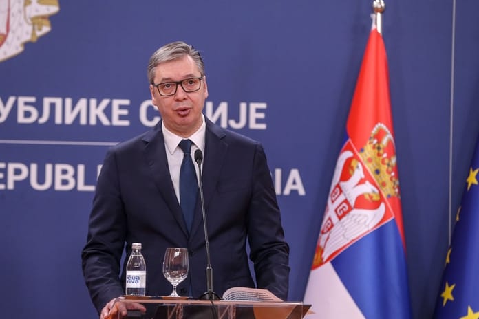 Vucic renkli devrim girişimini engellediklerini iddia etti