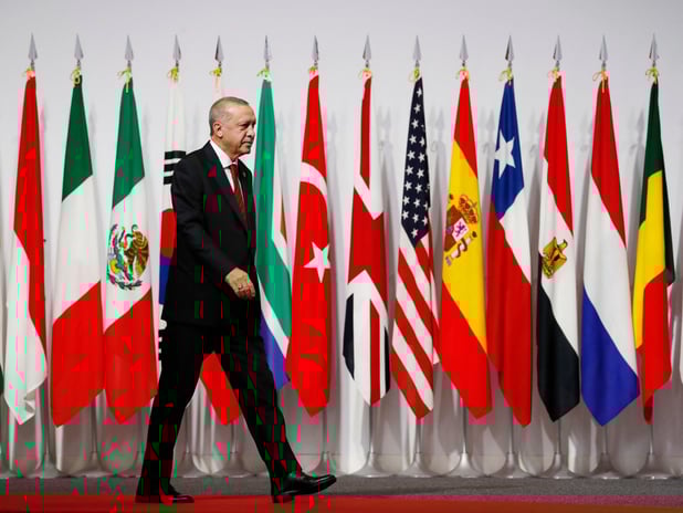 Arab News: Türkiye Batı'nın güç boşluğunu doldurarak kilit ülke rolünü güçlendiriyor!