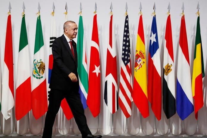 Arab News: Türkiye Batı'nın güç boşluğunu doldurarak kilit ülke rolünü güçlendiriyor!