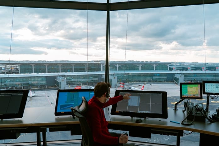 İstanbul Havalimanı'nda "eş zamanlı üçlü bağımsız pist operasyonu" başladı