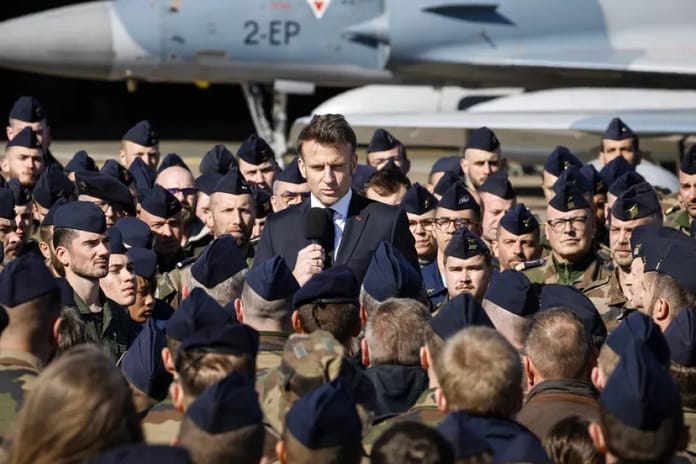 Macron Fransa'nın daha fazla Rafale savaş uçağı tedarik edeceğini söyledi