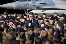 Macron Fransa'nın daha fazla Rafale savaş uçağı tedarik edeceğini söyledi