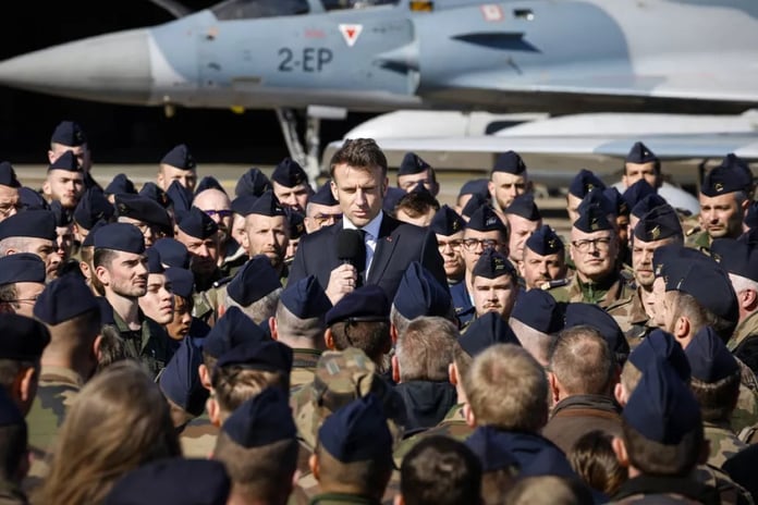 Macron Fransa'nın daha fazla Rafale savaş uçağı tedarik edeceğini söyledi