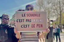 Fransa'da Le Pen destekçileri ile karşıtları aynı anda sokakta