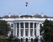 Beyaz Saray: Çin'e uygulanan gümrük vergileri %245'e çıkabilir