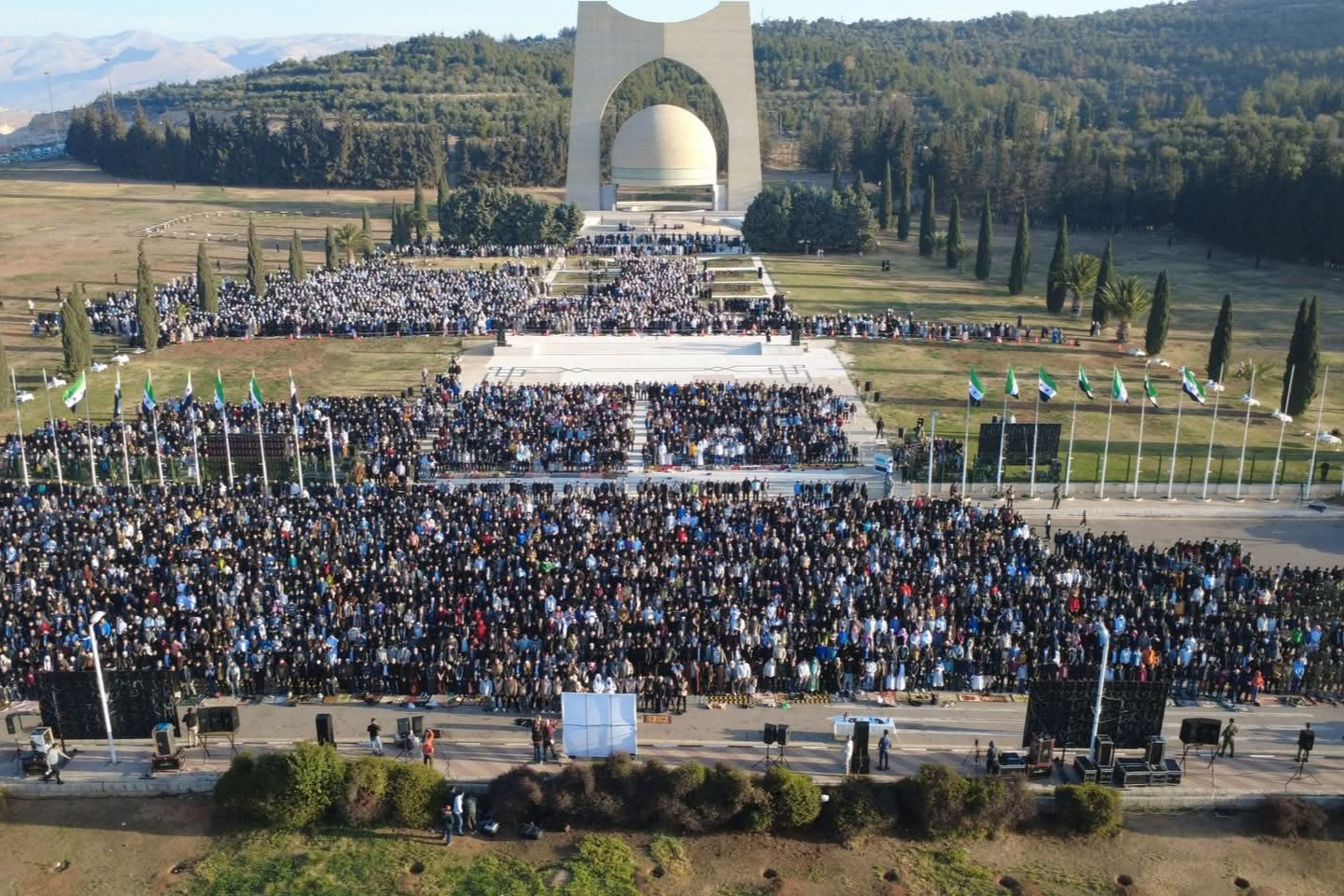 Suriye'de Esad sonrası ilk bayram namazı