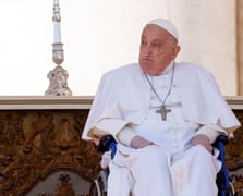 Papa haftalar sonra ilk kez Aziz Petrus Meydanı'nda