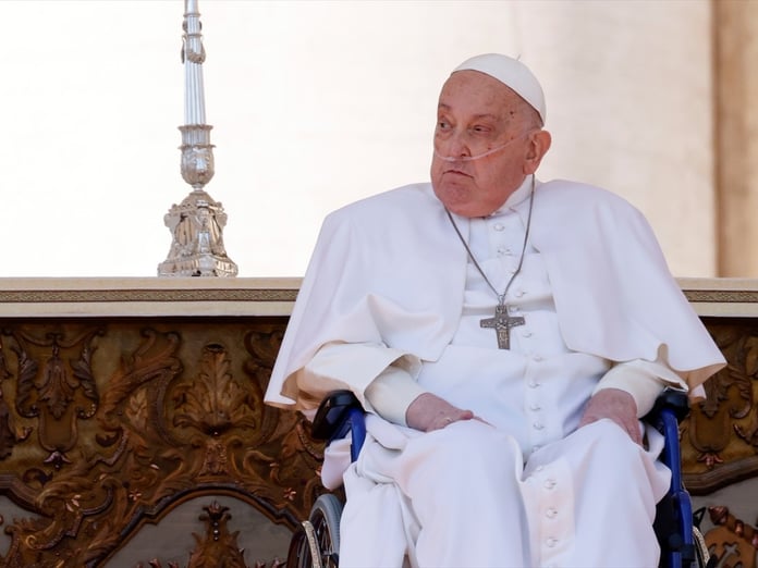 Papa haftalar sonra ilk kez Aziz Petrus Meydanı'nda