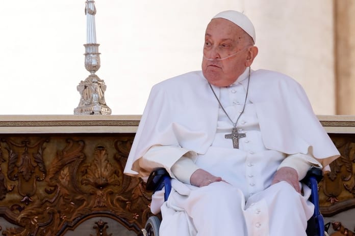 Papa haftalar sonra ilk kez Aziz Petrus Meydanı'nda