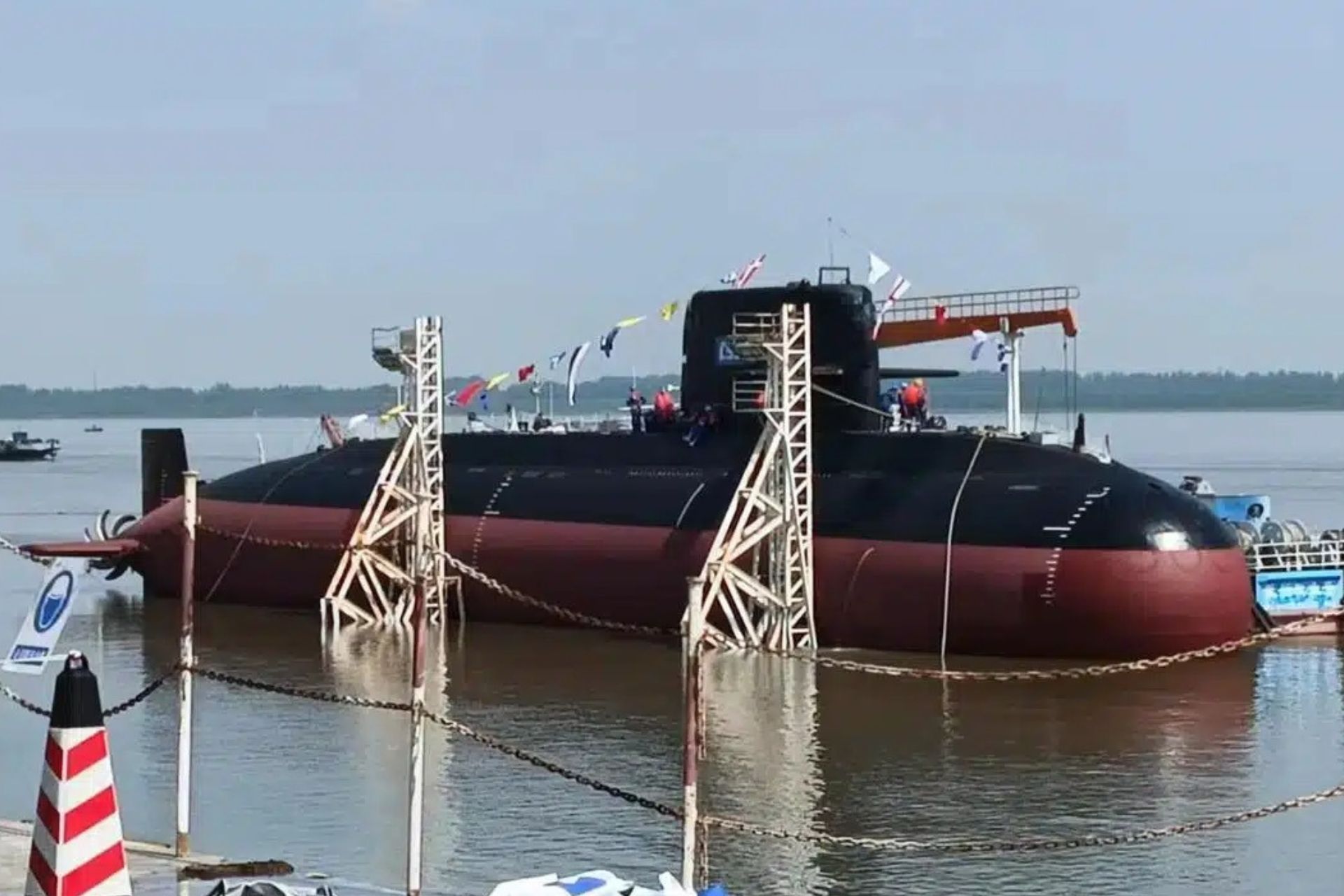 Pakistan Navy Launches Second Hangor-Class Submarine in Chin