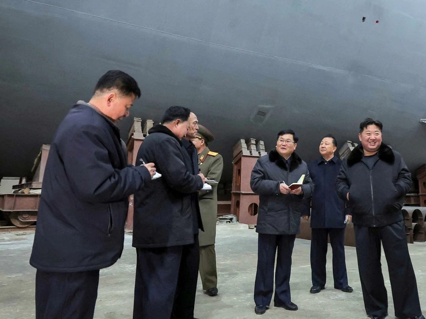 Kuzey Kore lideri Kim, ülkenin nükleer güçle çalışan ilk denizaltı projesini inceledi