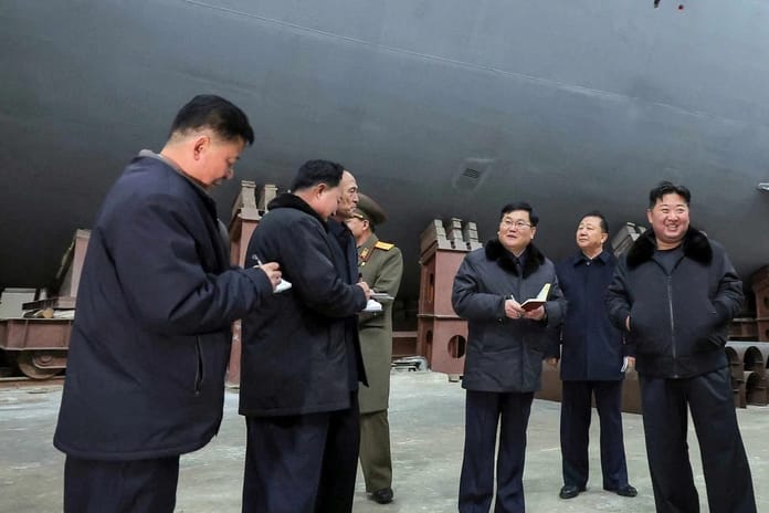 Kuzey Kore lideri Kim, ülkenin nükleer güçle çalışan ilk denizaltı projesini inceledi