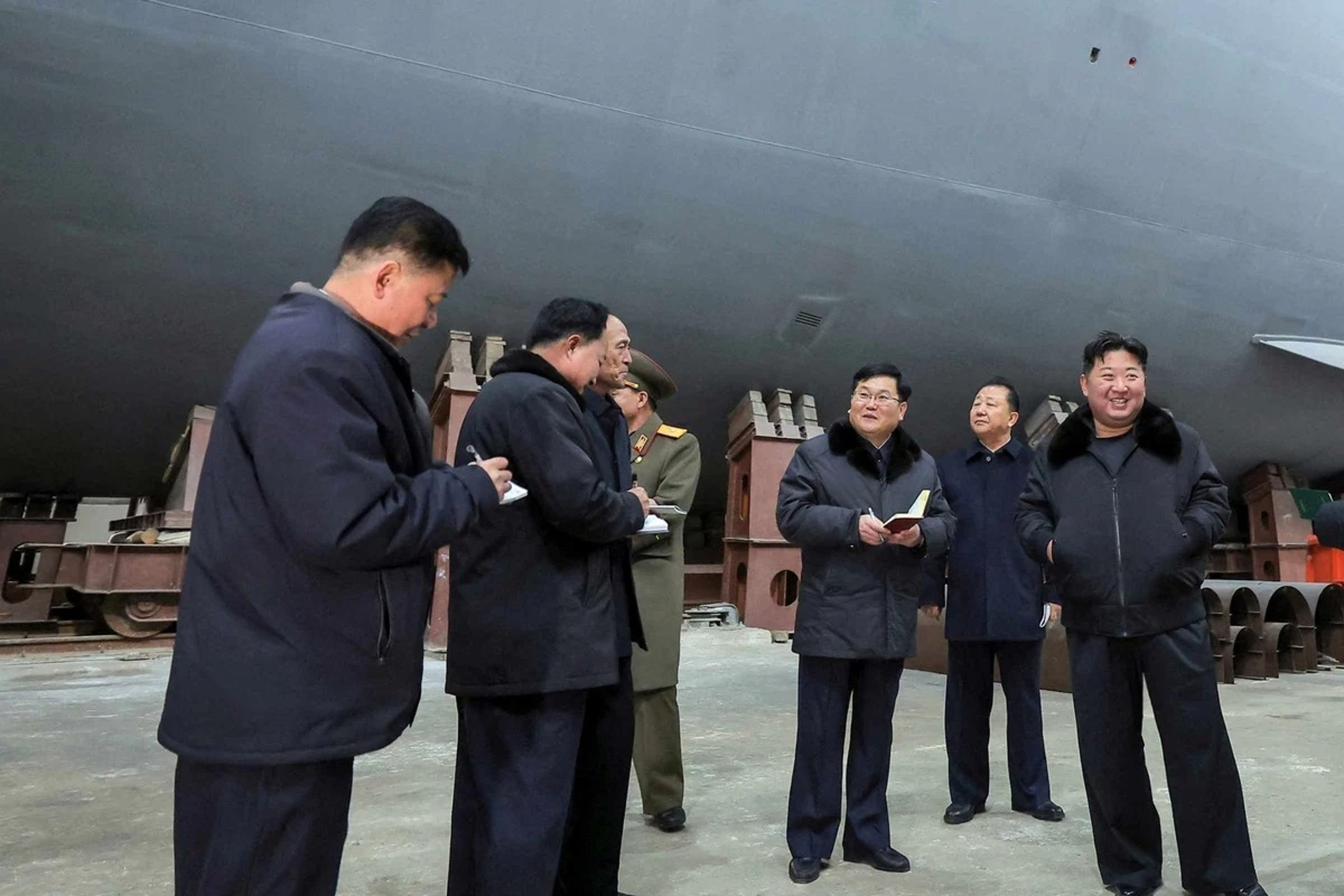 Kuzey Kore lideri Kim, ülkenin nükleer güçle çalışan ilk denizaltı projesini inceledi
