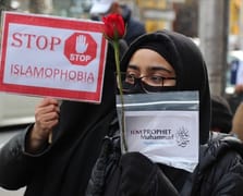 Kanada'da Müslüman kadının başörtüsüne saldırı