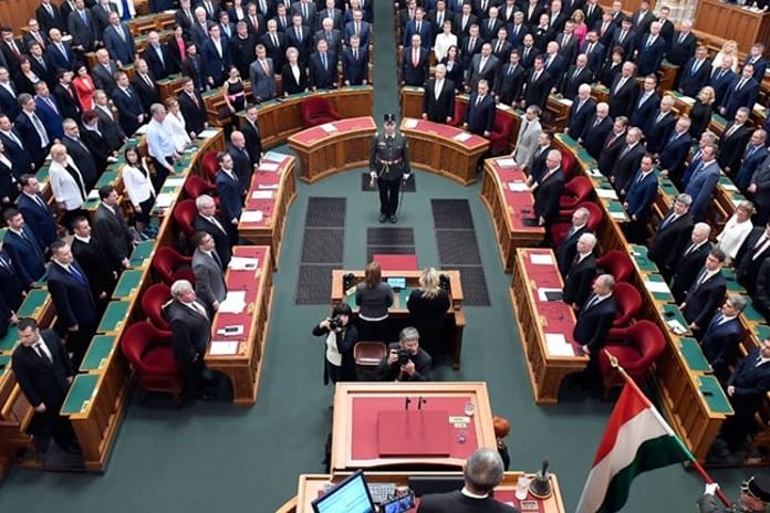 Macaristan parlamentosu LGBT etkinliklerini yasakladı