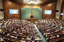 Hindistan’da Müslüman vakıflar üzerindeki tartışmalı tasarı meclisten geçti