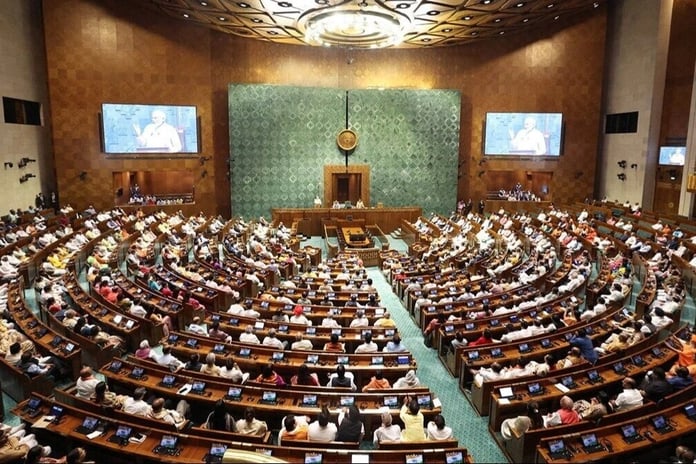 Hindistan’da Müslüman vakıflar üzerindeki tartışmalı tasarı meclisten geçti