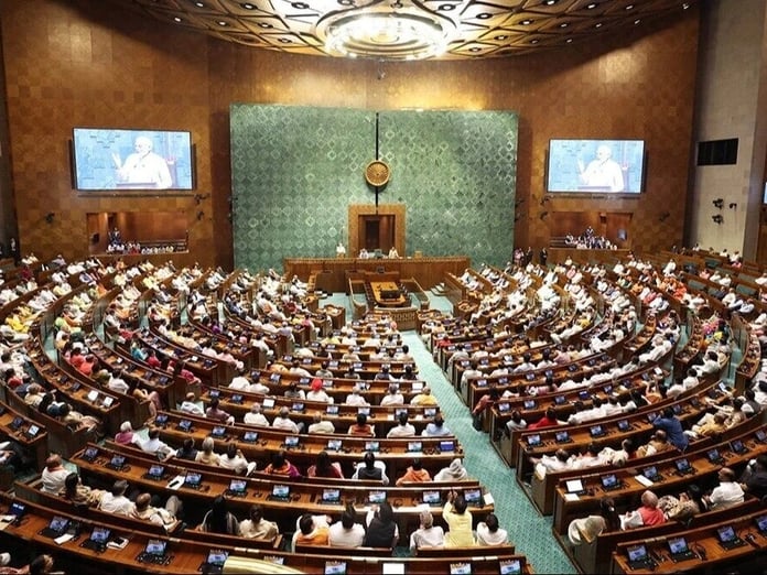 Hindistan’da Müslüman vakıflar üzerindeki tartışmalı tasarı meclisten geçti