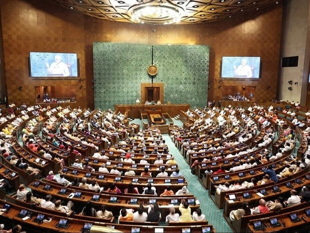 Hindistan’da Müslüman vakıflar üzerindeki tartışmalı tasarı meclisten geçti