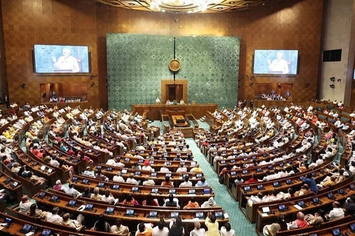 Hindistan’da Müslüman vakıflar üzerindeki tartışmalı tasarı meclisten geçti