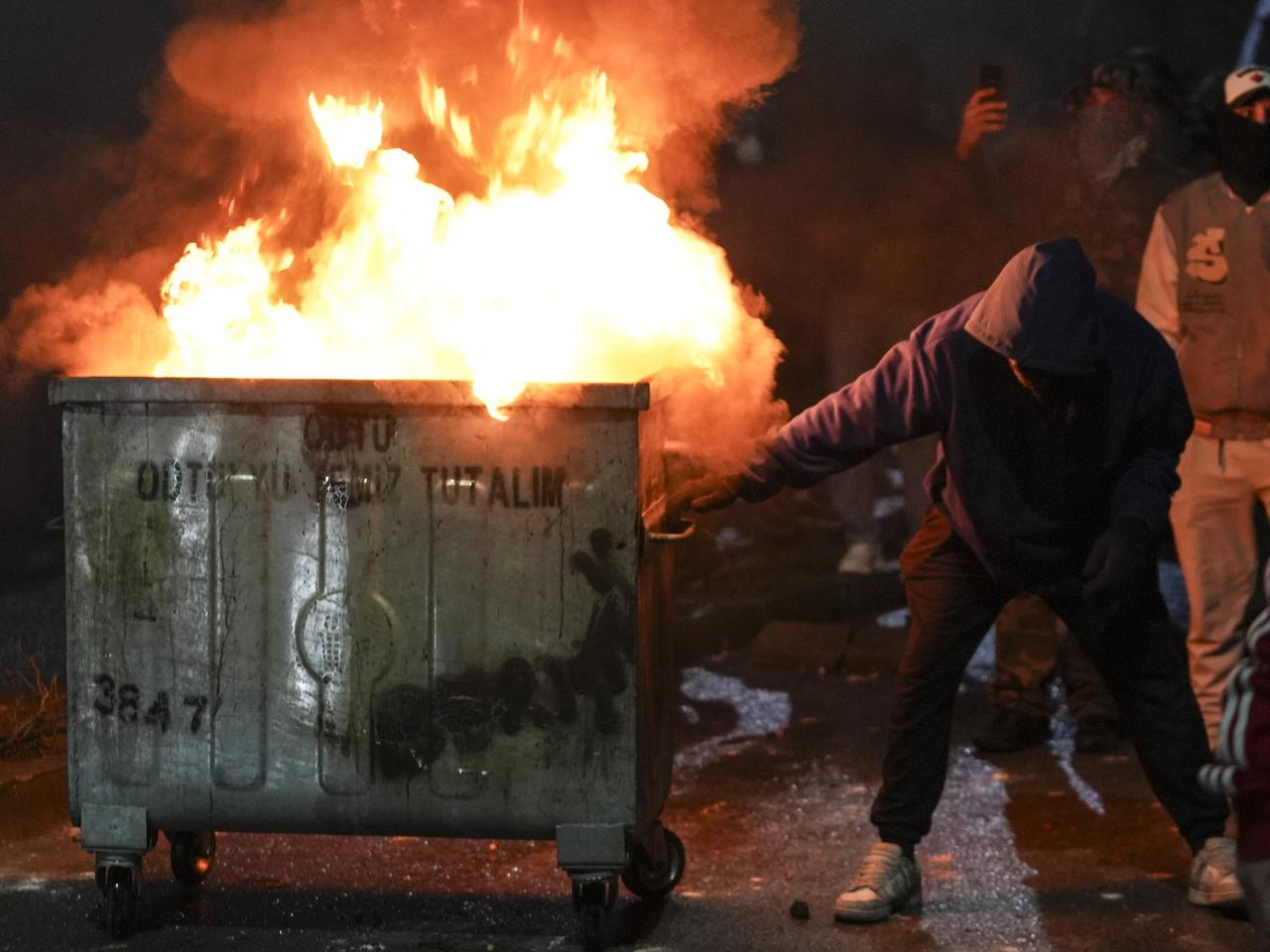 Ankara ve İzmir'de gösteriler 5 gün yasak