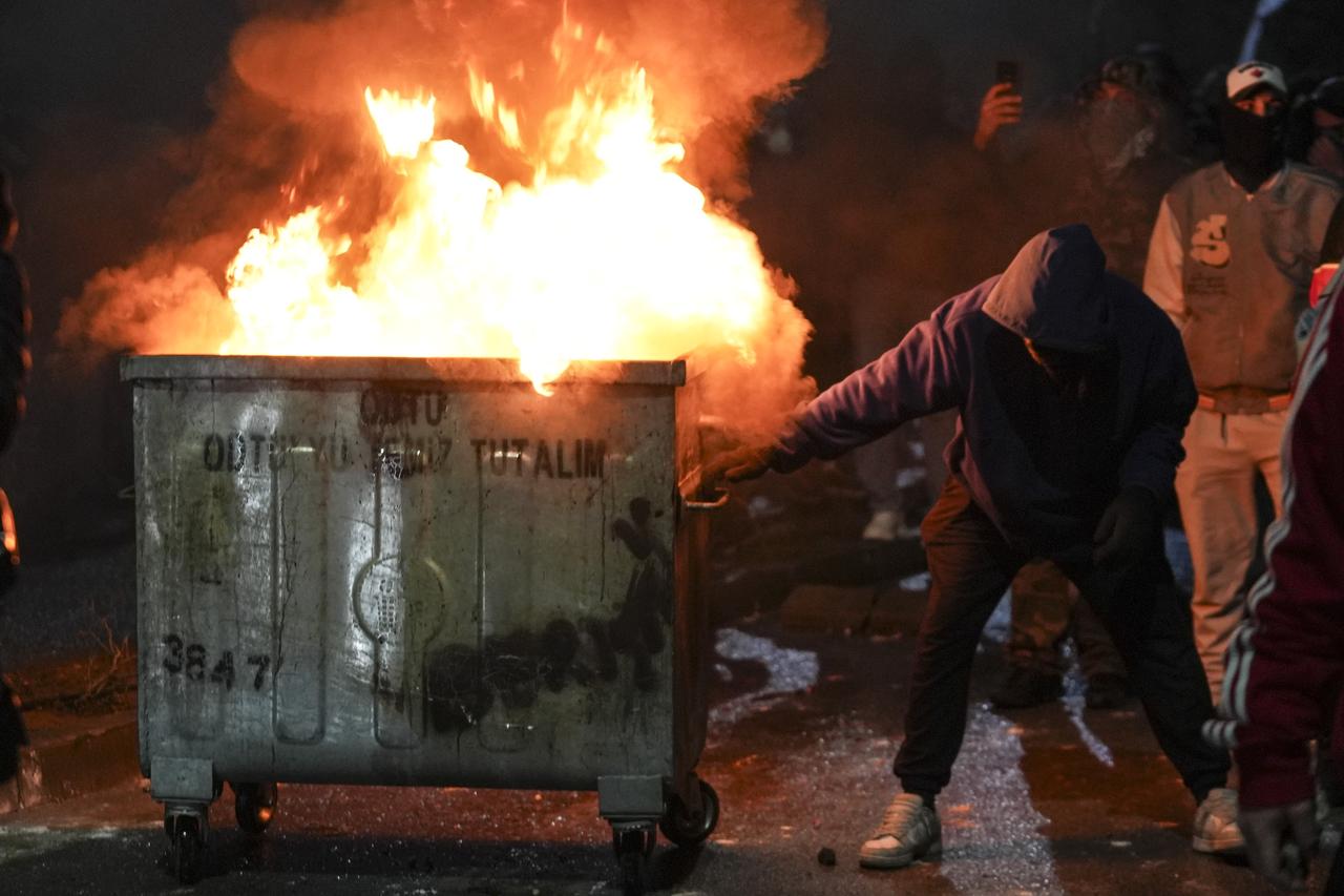 Ankara ve İzmir'de gösteriler 5 gün yasak