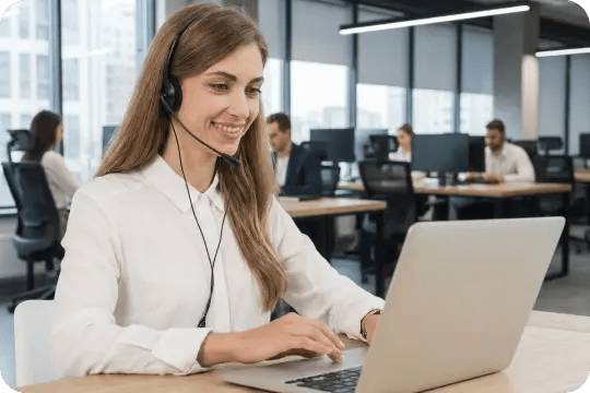 Customer success professional using Notta during an online client conversation