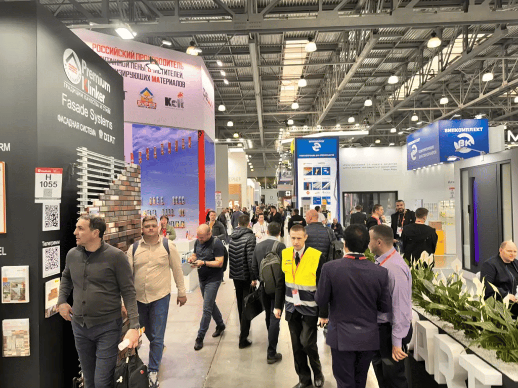 Brand booths and buyers at a Russian home and living exhibition