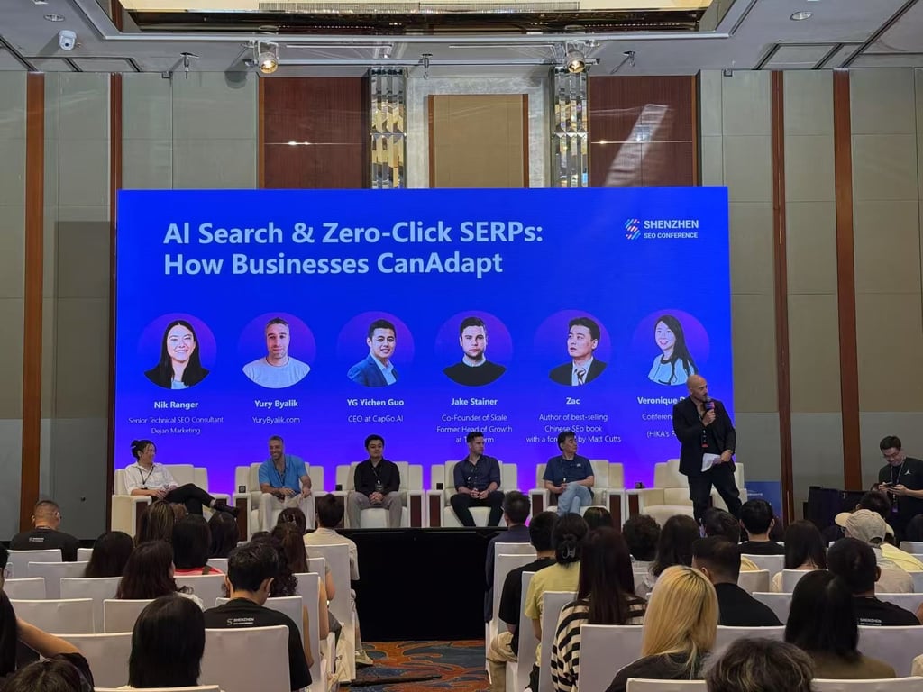 CapGo AI founder speaking at a Shenzhen SEO conference