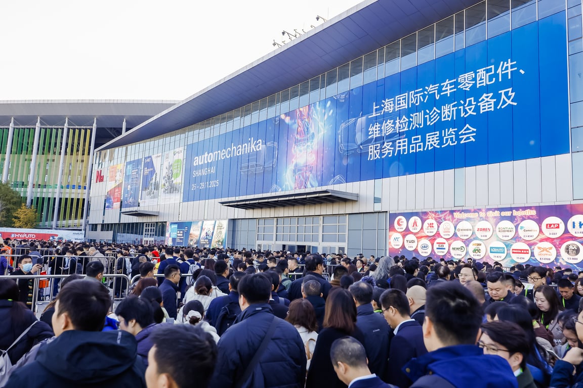 Multitud a las puertas de Automechanika Shanghai