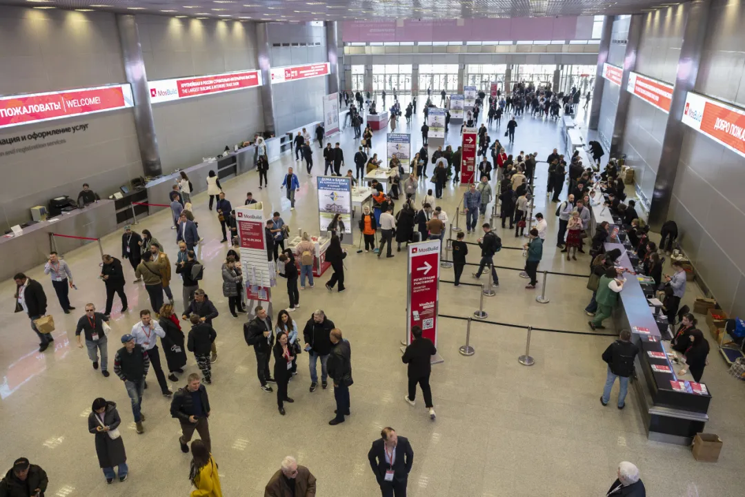 MosBuild exhibition floor with professional buyers