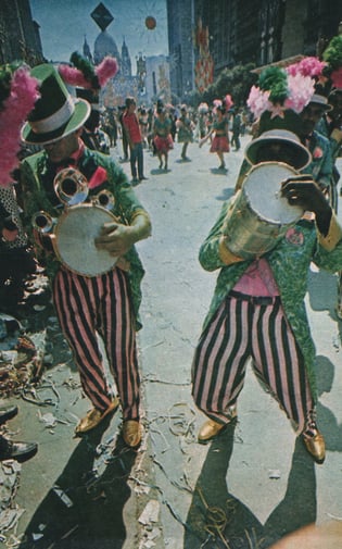 Bateria da Mangueira, Carnaval do Rio de Janeiro, 1967 (Geraldo Viola)