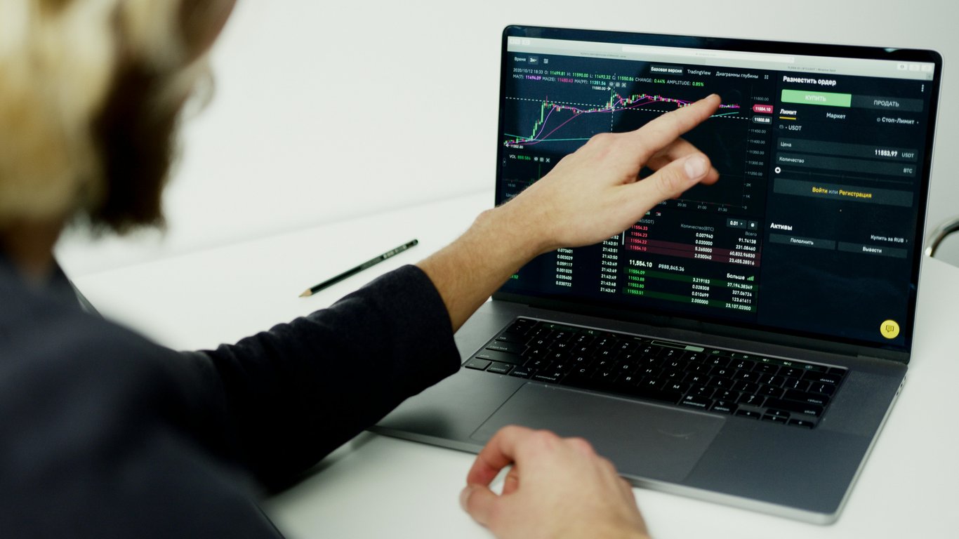 Navigating the Upsides and Downsides of Real Estate Investing