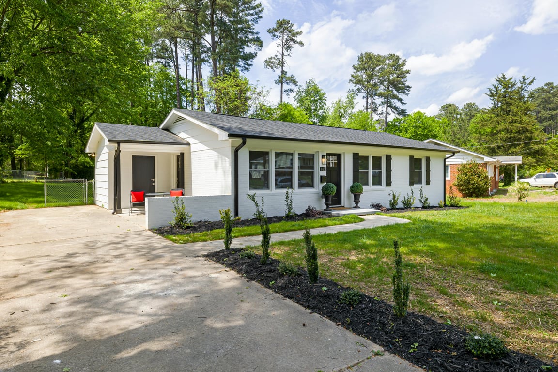 Transform Your Curb Appeal with Hassle-Free and Affordable Lawn Care Solutions